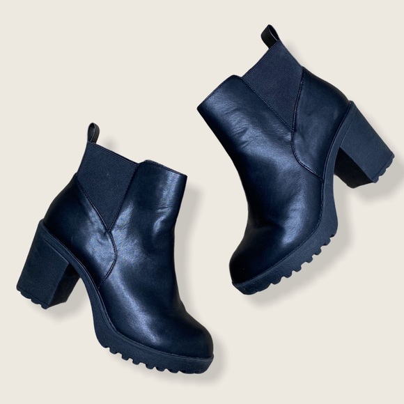 Urban Outfitters Shoes - Urban Outfitters Stacked Heel Leather Boots Black
